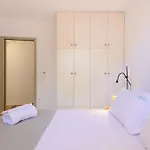 Thalatta Paros Chrisi Akti (Paros)